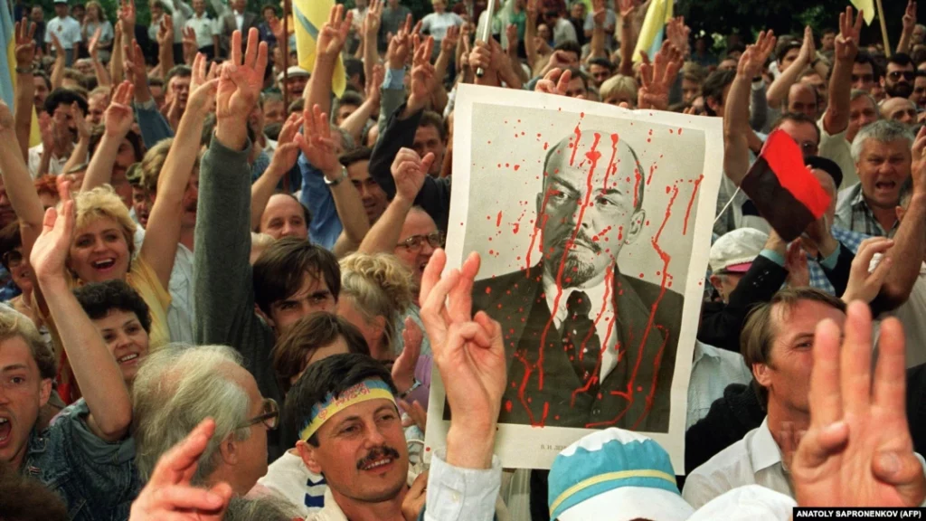 Ukrainian crowds celebrate independence in 1991.