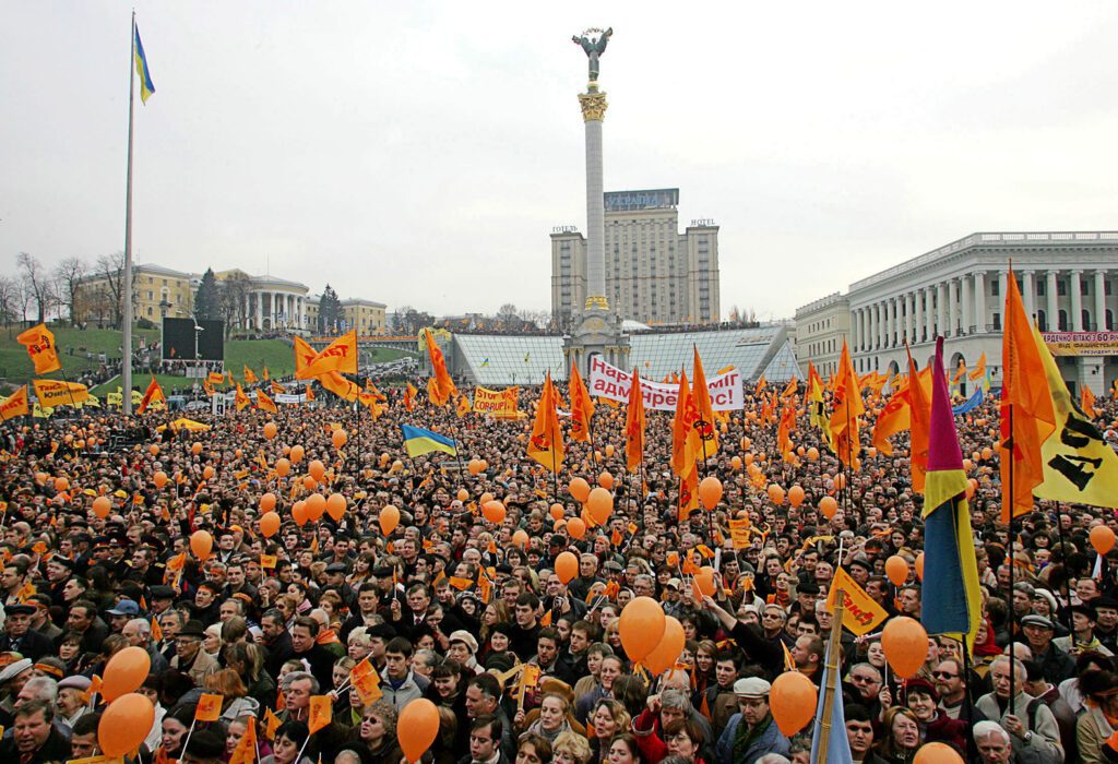 Ukrainian demonstrators take part in a rally in support of opposition leader and presidential candidate Viktor Yushchenko in Kyiv, November 6, 2004 during the "Orange Revolution". 