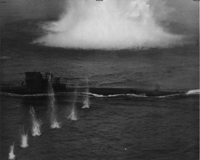 Blimp Vs U-Boat, WW2 – Video